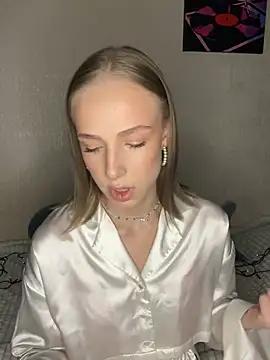 CaseyStar from StripChat is Freechat