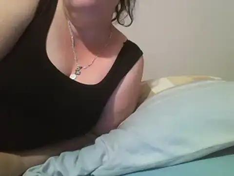 JuicyBellaaa from StripChat is Freechat