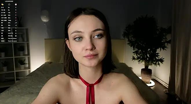 LauraTanguy from StripChat is Freechat