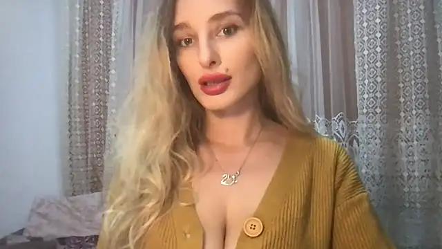 MarilynFlowers from StripChat is Freechat