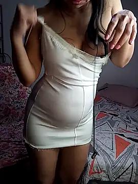 saralunabella from StripChat is Freechat