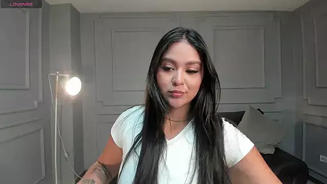 ToriCrossX from StripChat is Freechat