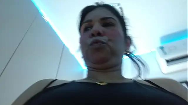 YUSELFI_ROSS_ from StripChat is Freechat