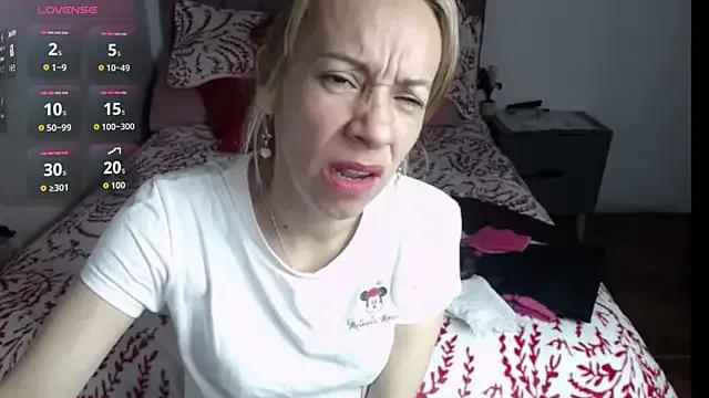 StripChat cristin_doll_ is Freechat cristin_doll_ — finger in pussy