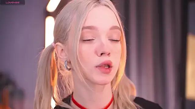 StripChat TastyTiffy is Freechat TastyTiffy — Seduce you with my lips and eye-contact